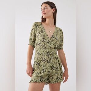 NWOT Urban Outfitters Sorrento Floral Wrap Romper Women's Medium
